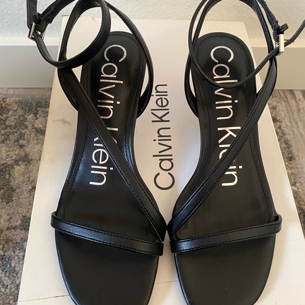 Calvin Klein Women's Elegant Black Sandals 5m